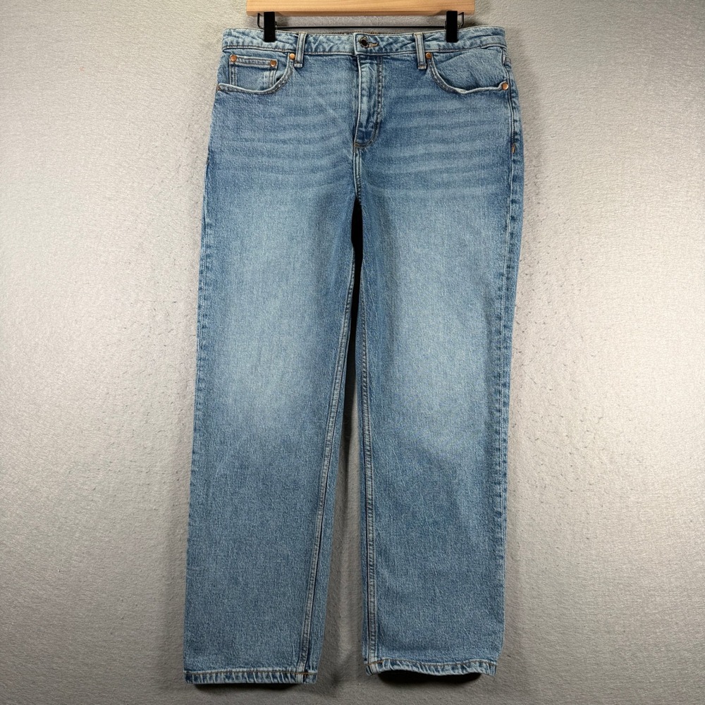 On 34th Straight Leg Jeans Light Wash Denim Women's Size‎ 12/31 Classic